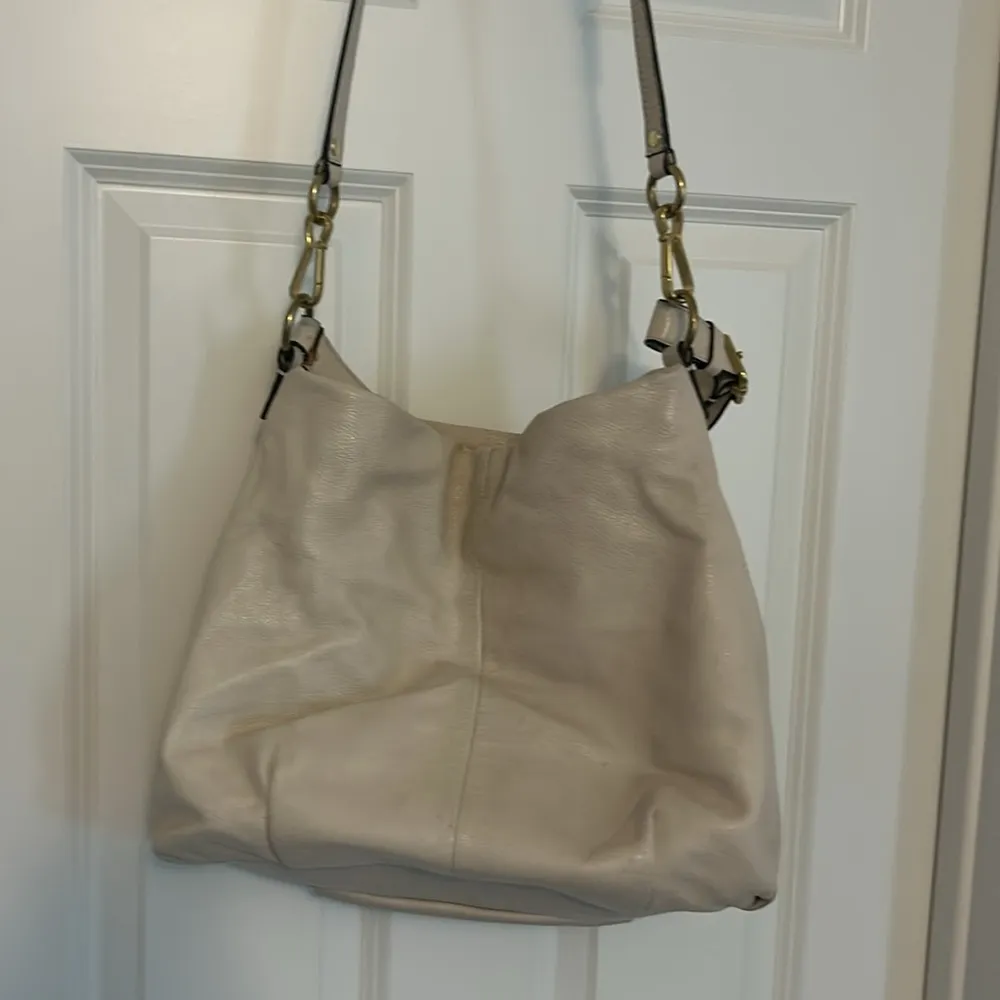 Coach Isabella Madison Light Milk Leather Shoulder Bag, Hobo Bag , HOBO 21224 - Image 9