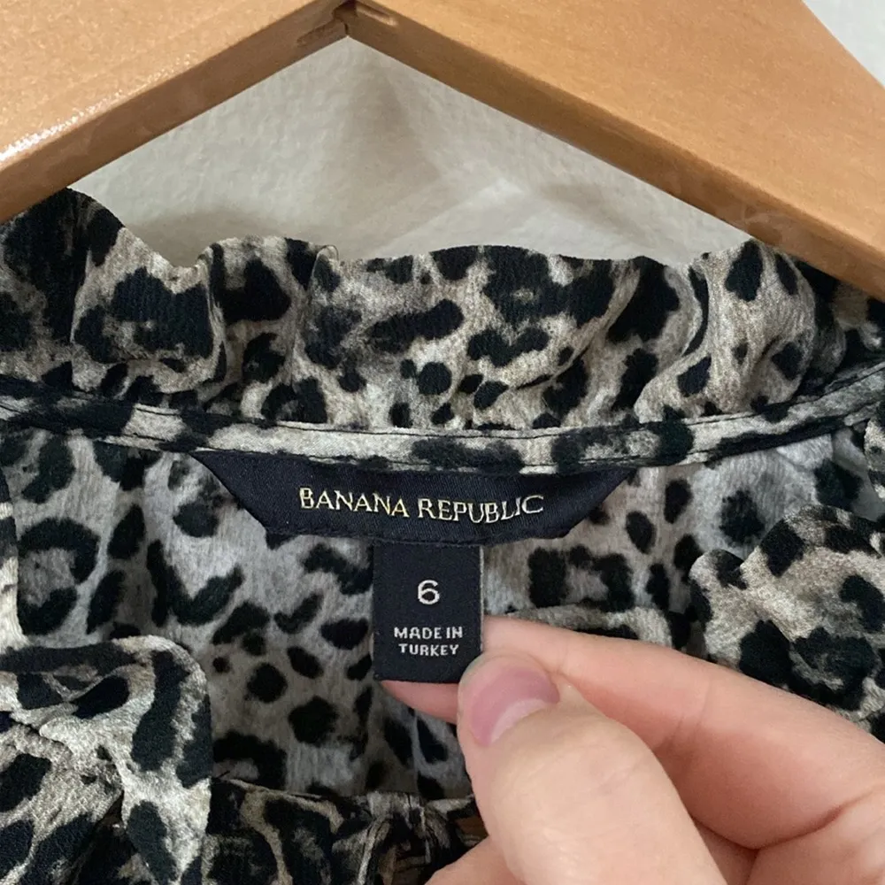 Banana Republic leopard print ruffled voluminous sleeve v-neck maxi dress size 6 - Image 11