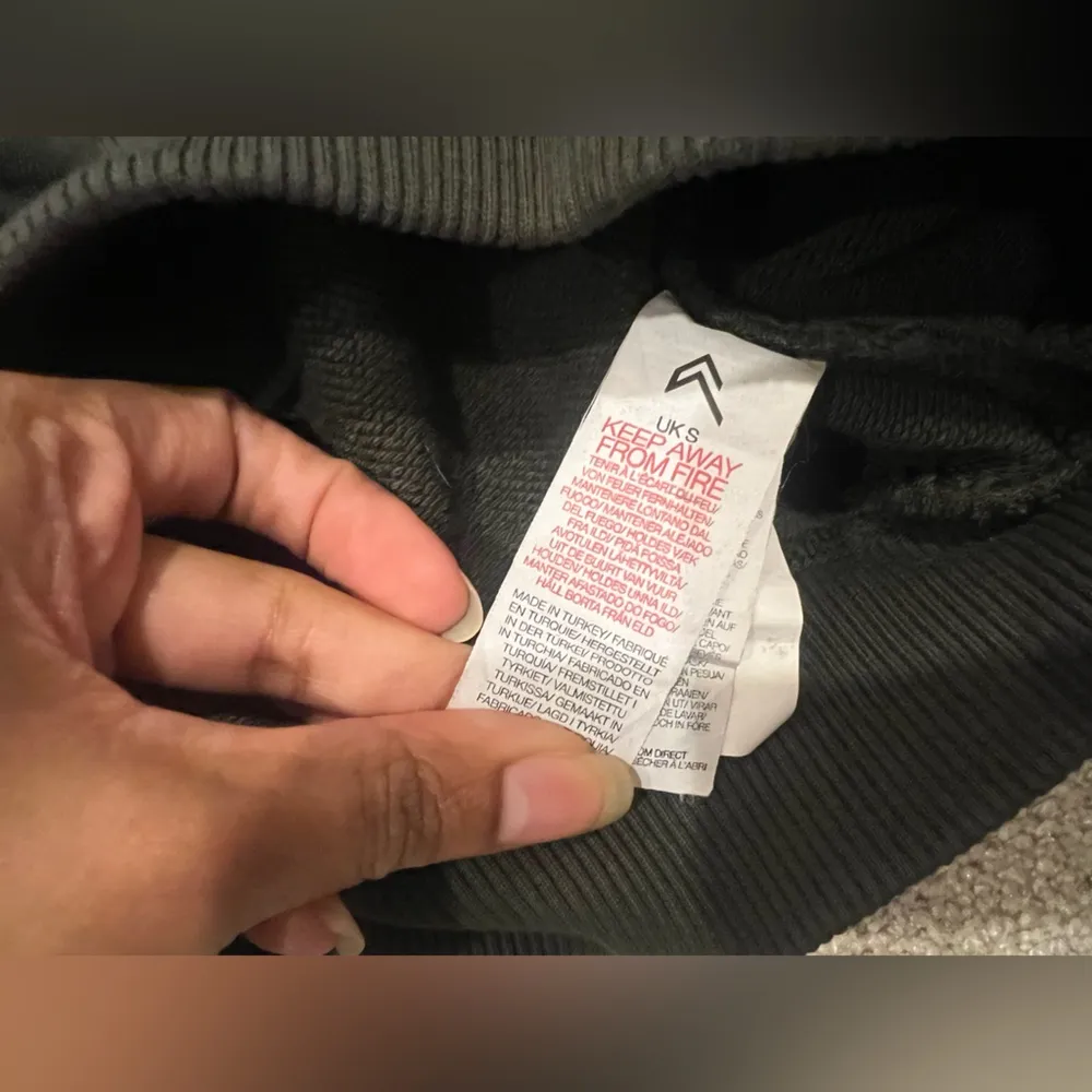 All Day Lightweight Oversized V - Image 7