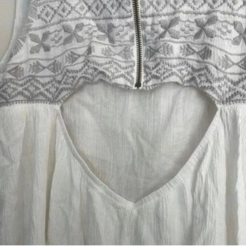 Love Stitch 100% Cotton White Gauzy Tank Top Grey Embroidery Cut Out Back - Image 8