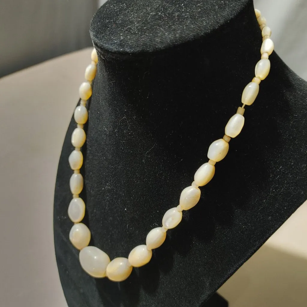 MOP Necklace Vintage Pearl Graduated Oval Beads Brass Clasp Art Deco 16 Inches - Image 9
