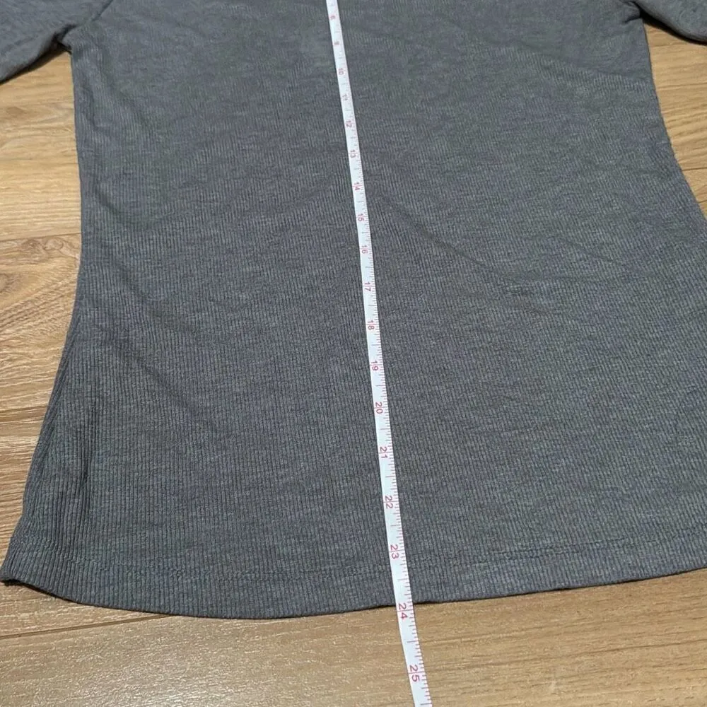 Forever 21 gray shirt size medium - Image 4