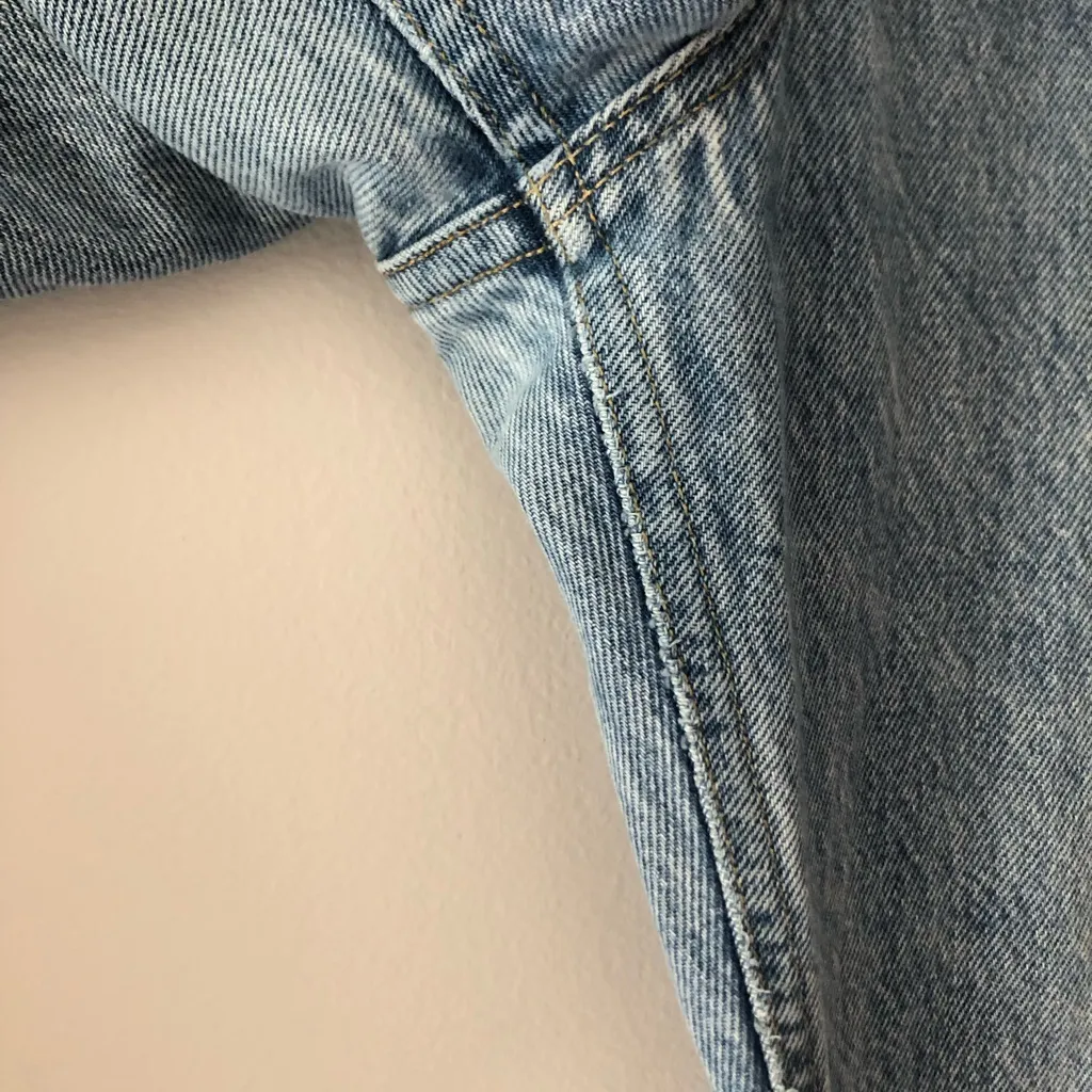 AGOLDE 90’s Mid Rise Loose Jean Heavily Distressed in Light Wash Blue Size 28 - Image 6