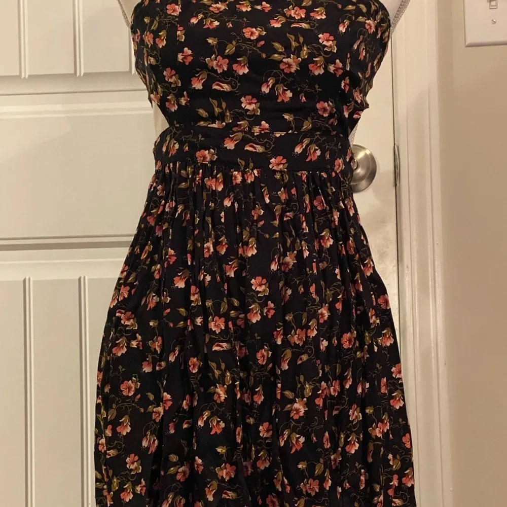 Forever 21 Strapless Floral Mini Dress - Image 3