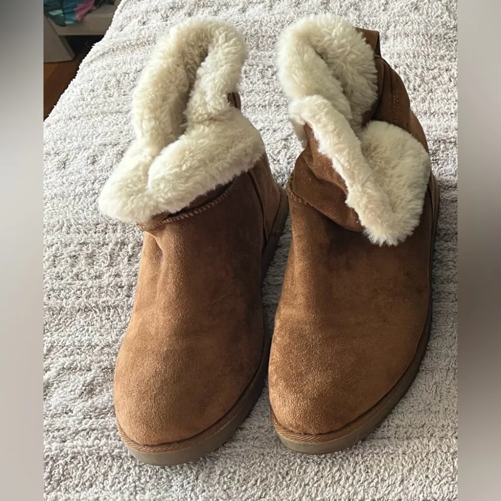 Cushionaire Cozy Women's Boots in Black, Brown, and Gray size 8 - Image 3