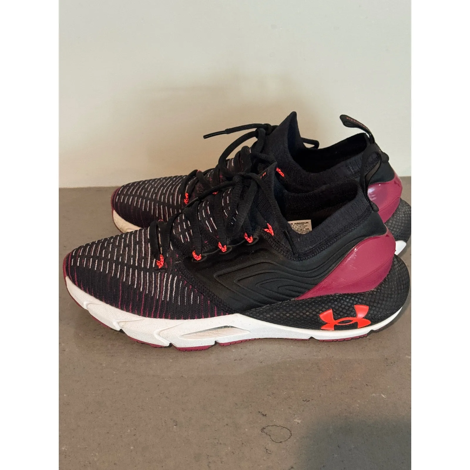 Under Armour Womens Phantom 2 Red Black Running Shoes Size 8 - Image 3
