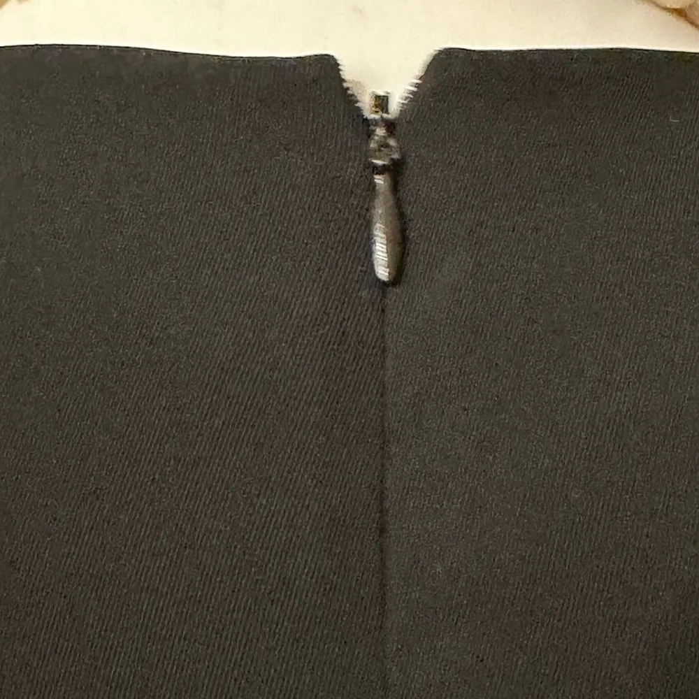 Jones New York  Black Side Pleated Sleeveless Sheath Career Dress Zip Back Sz 4. - Image 7