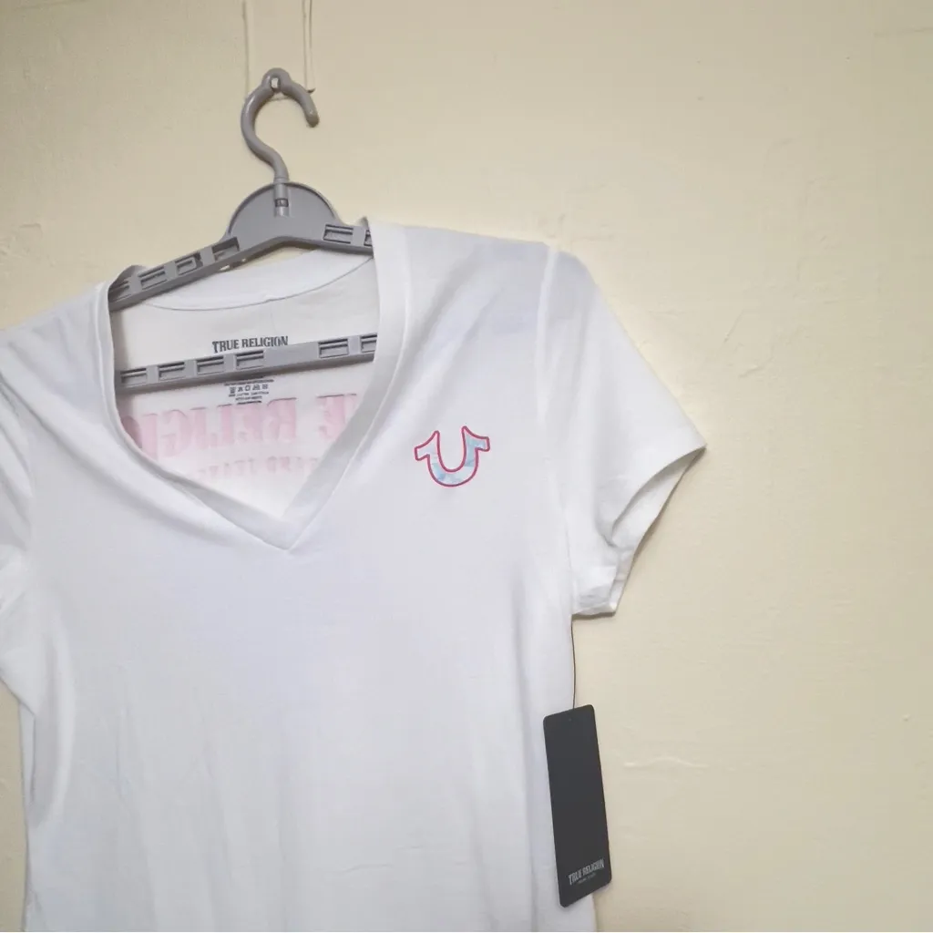 True Religion Women Tropical Denim‎ neck tee Sz large True Logo V Tee white - Image 3