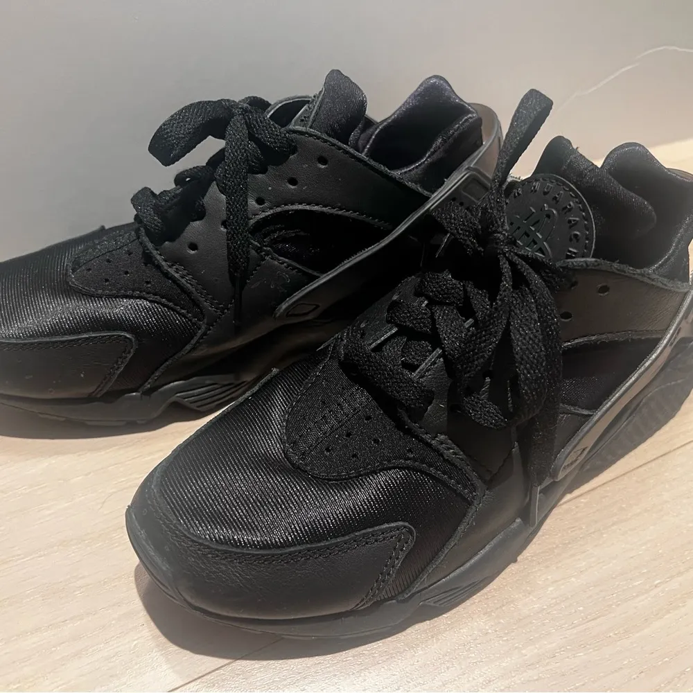 Nike Air Huarache(2021) Athletic Sneakers - Image 4