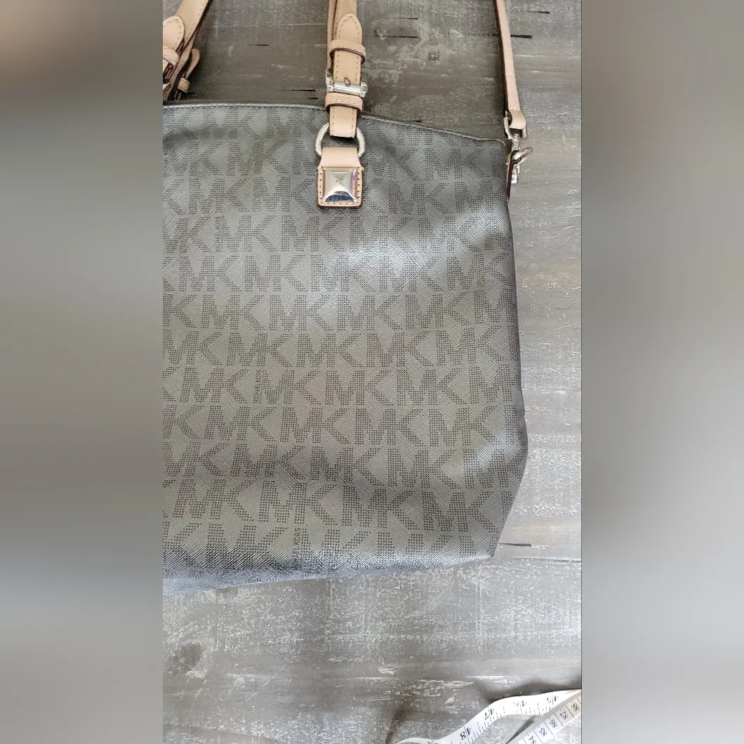 Michael Kors Jet Set Multifunction Large Tote Bag - Image 8