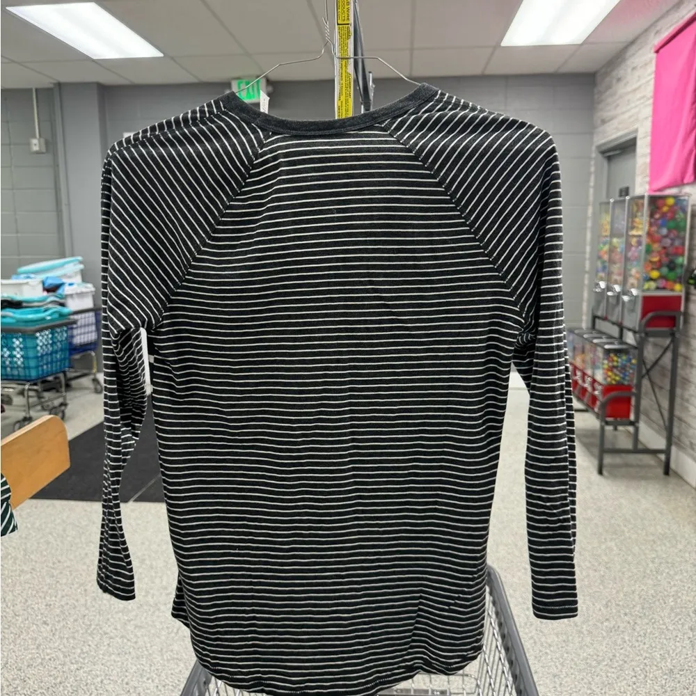 GAP Black and White Fitted Long Sleeve Tee - Image 2