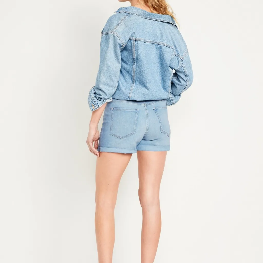 Old Navy High-Waisted Wow Jean Shorts – light wash, Size 6 three inch inseam - Image 3