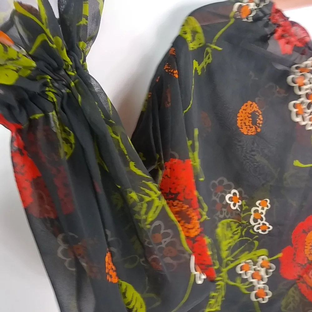 Beautiful M Boho Black Red Floral Fancy Sheer Crop Top Size M - Image 3
