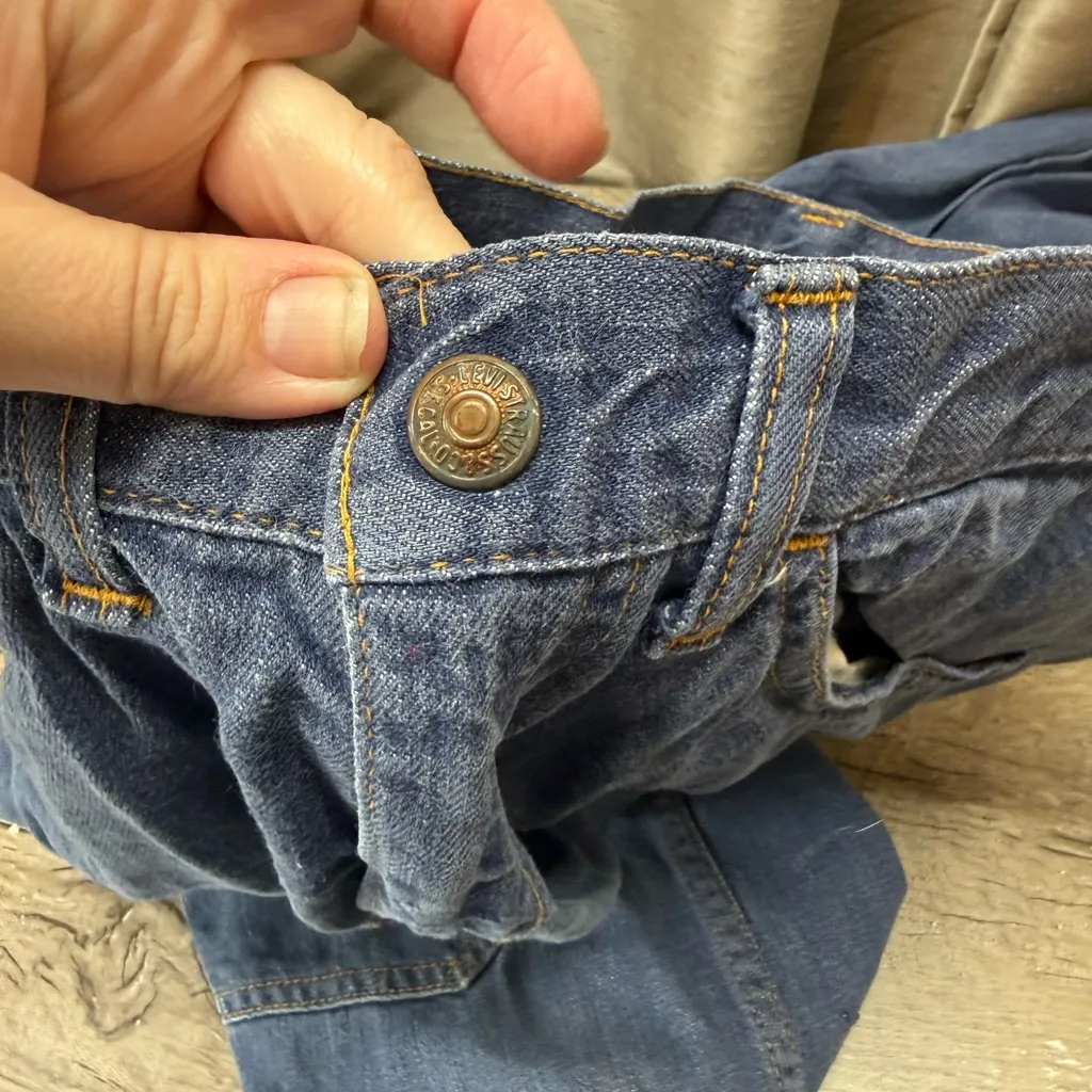 Levi’s for gals big E on white tag size 28 - Image 6