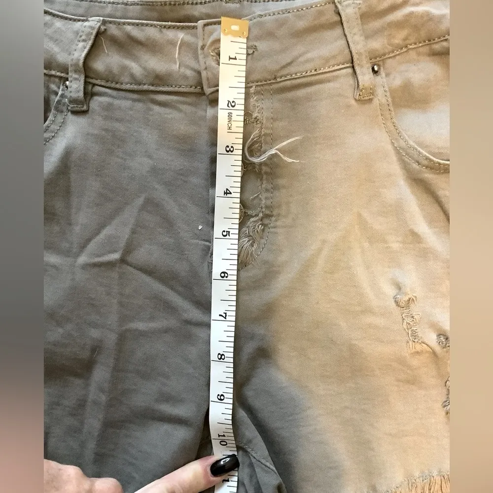 Angel Kiss Juniors Distressed Shorts. Army Green. Like New Condition. Size 13 - Image 6