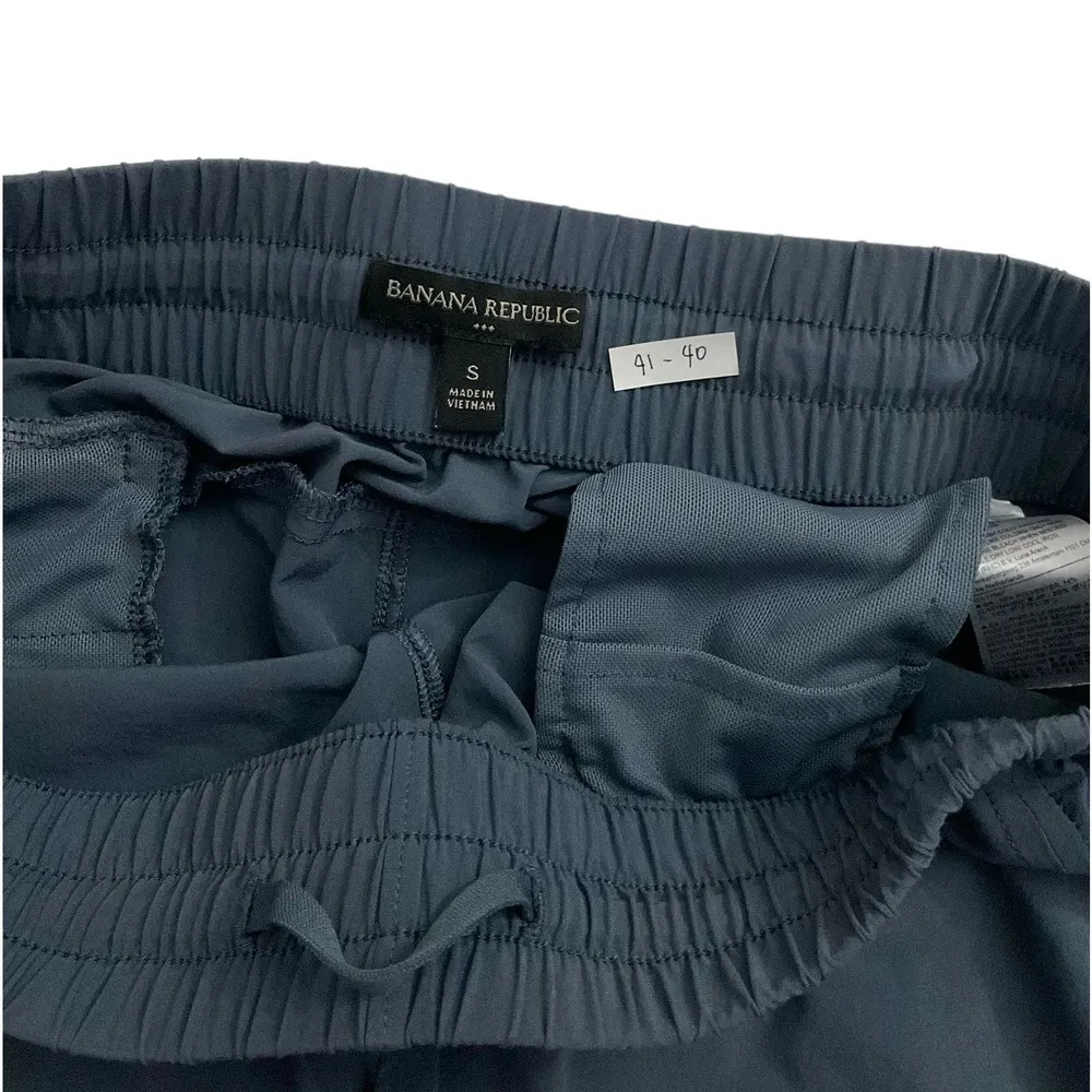 Banana Republic Gray Activewear Shorts Size S | 41-40 - Image 4