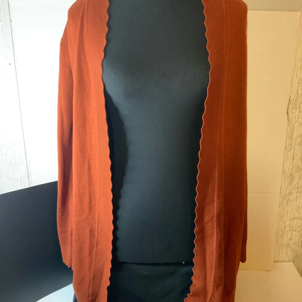 Evolution by Cyrus Davison Scallop Edge Cardigan/Rust W/long beaded Necklace SP - Image 2