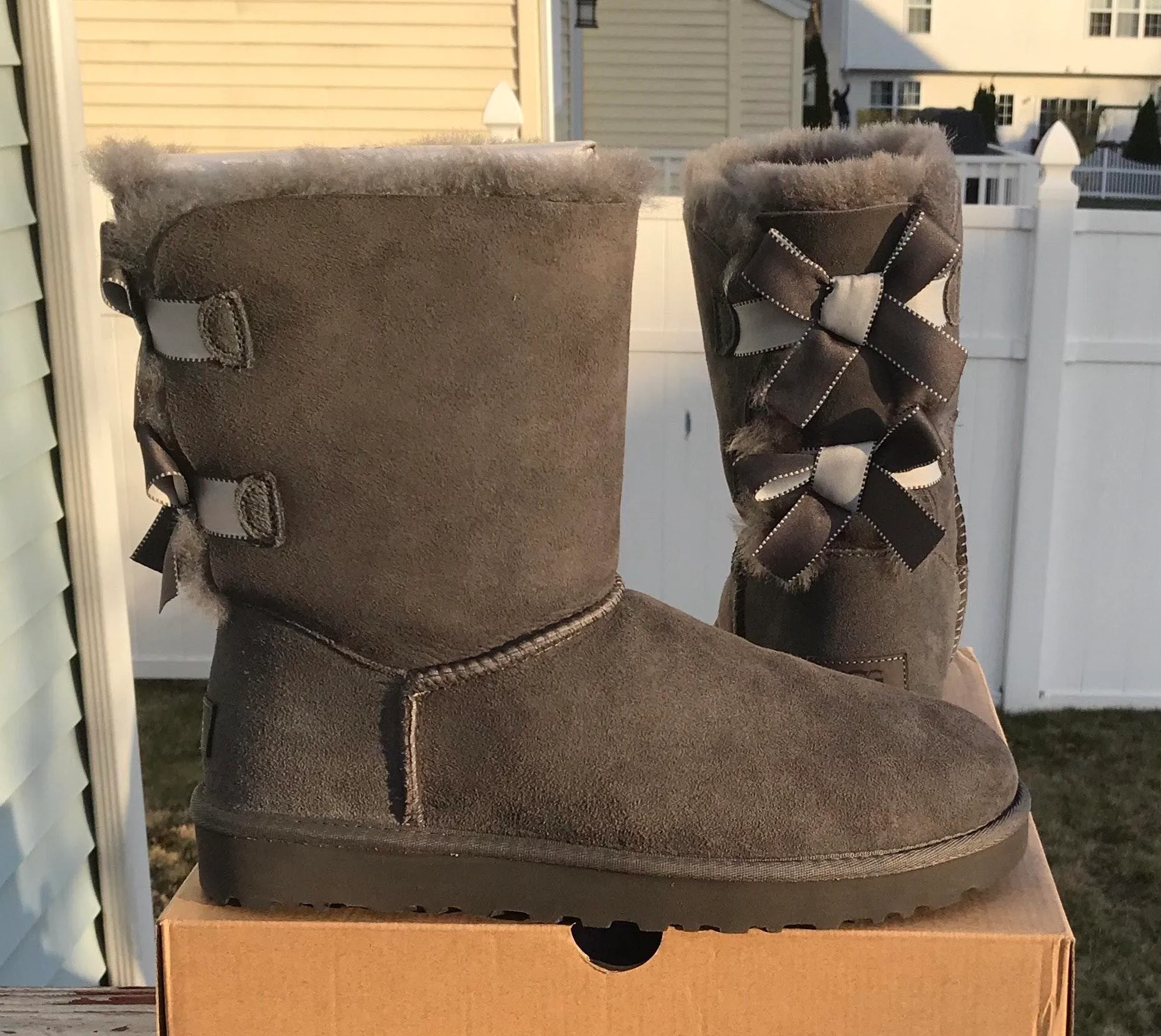 UGG Bailey Bow II Shimmer - Image 2