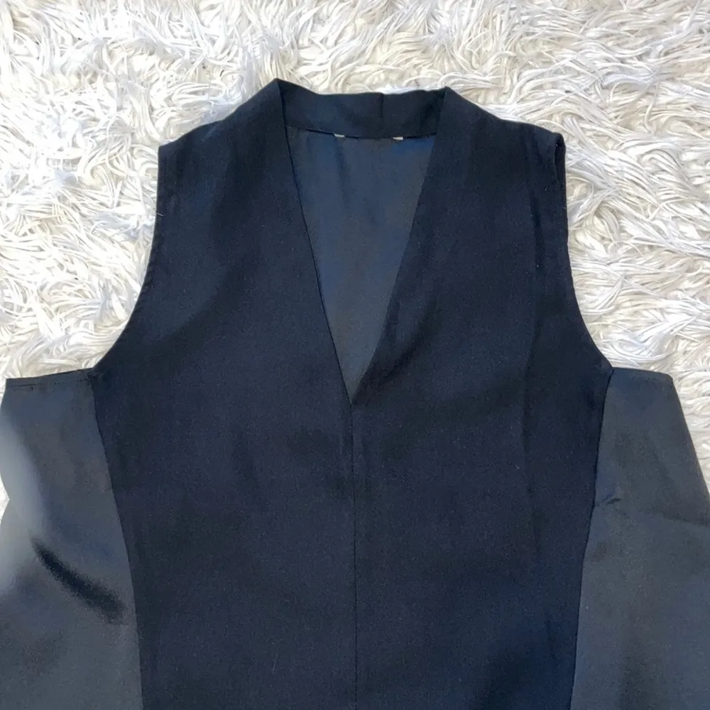 Black Sleeveless V Neck Blouse - Image 2
