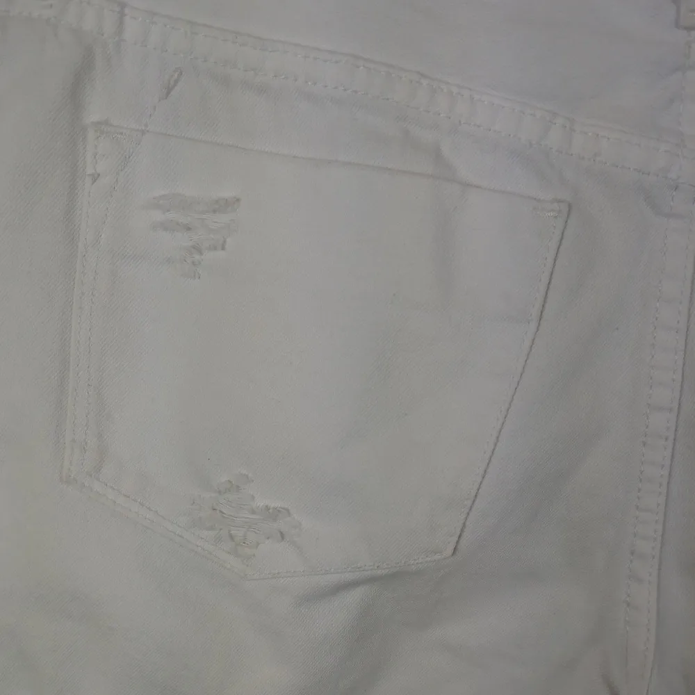 Mossimo destroyed white denim shorts Size undefined - Image 7