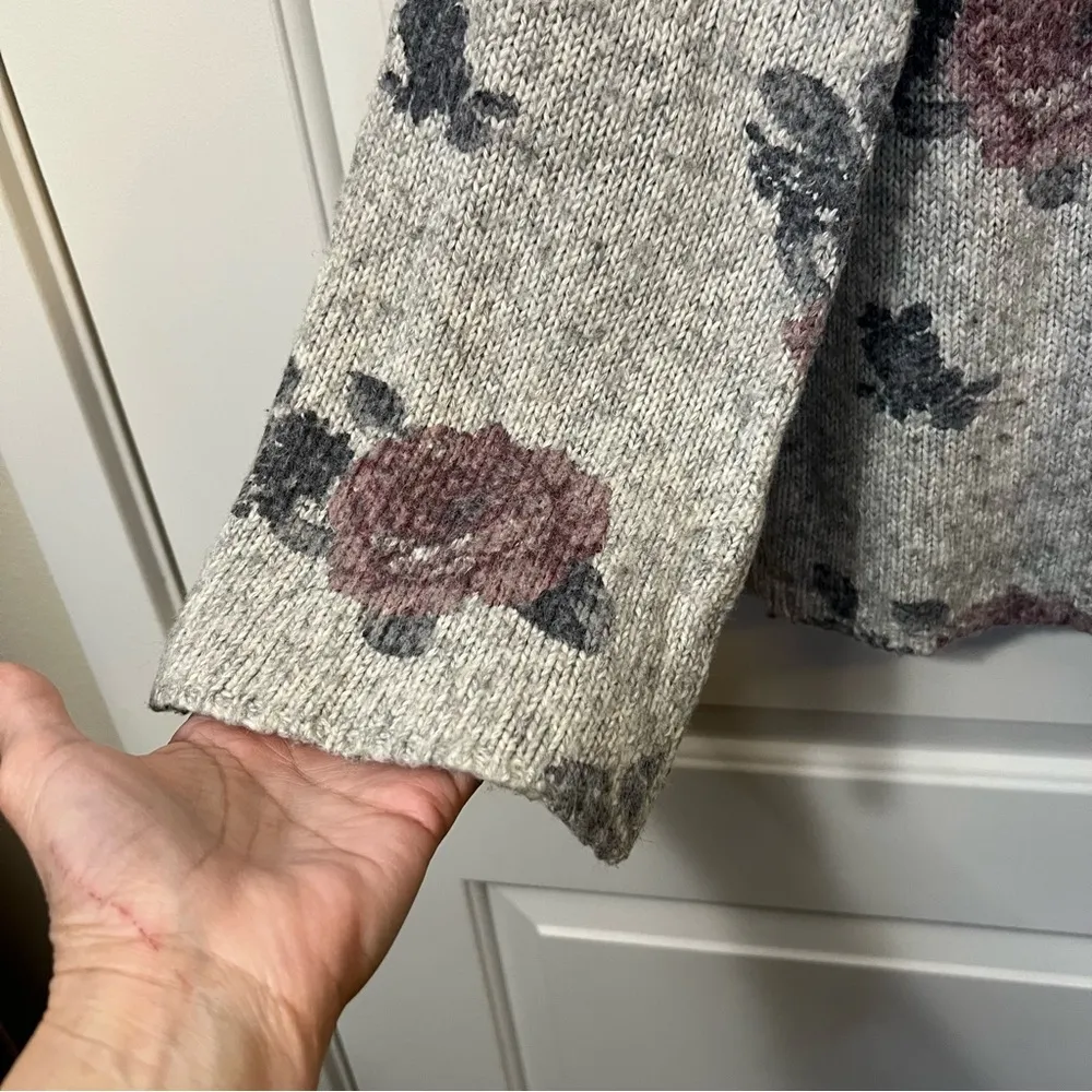 Lucky Brand Blend Scoop Neck Floral Bell Sleeve Sweater in Grey Size Medium - Image 3