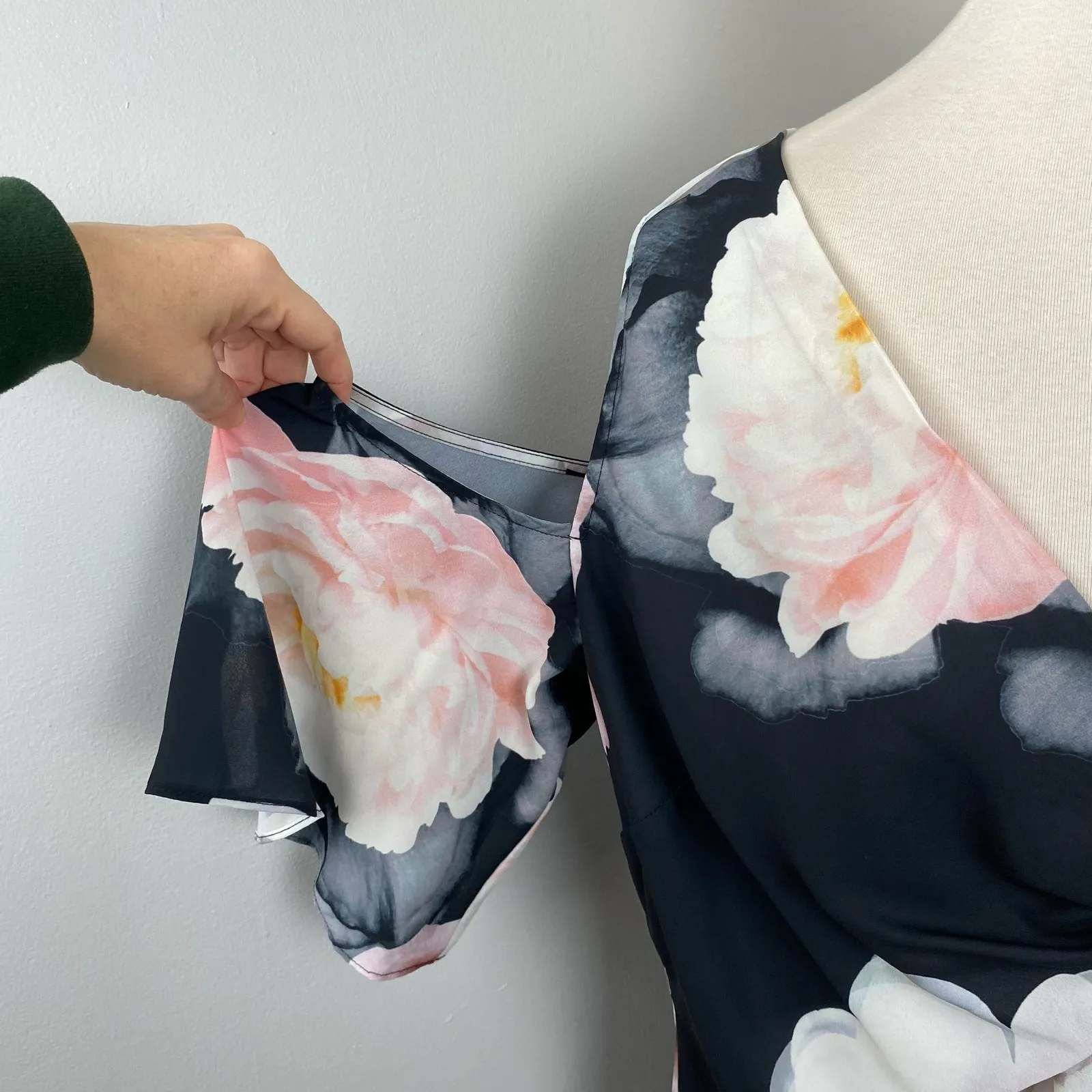 City Chic Black Floral Austin Floral Blouse Top Medium 18 Plus Size NEW - Image 5