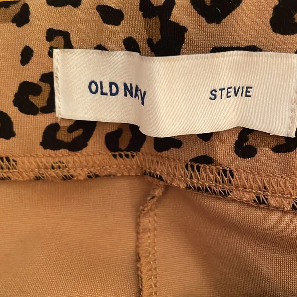 Old Navy leopard print leggings - Image 4