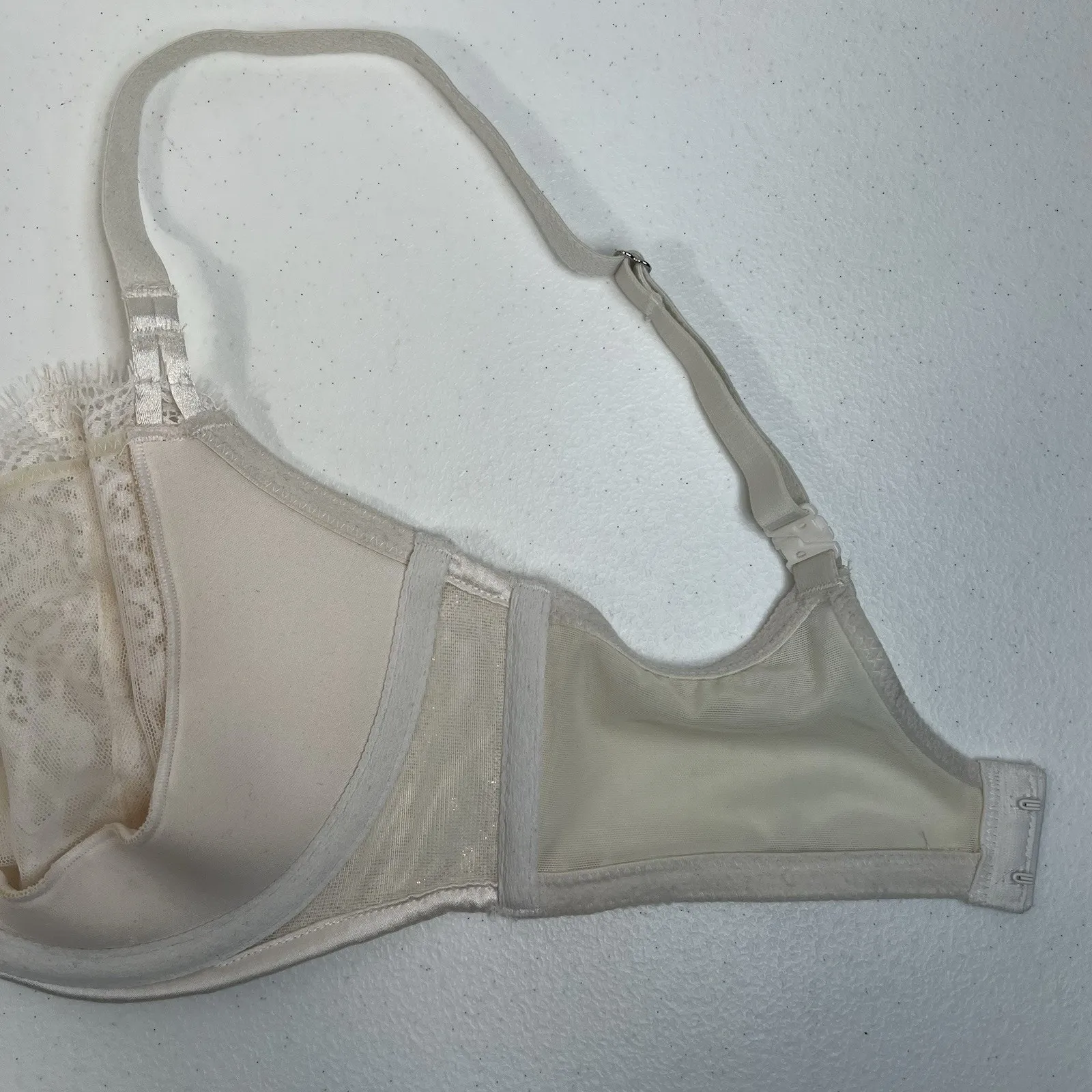 Victoria's Secret 32DD Bra Dream Angels Demi Push Up Without Padding Underwire - Image 9
