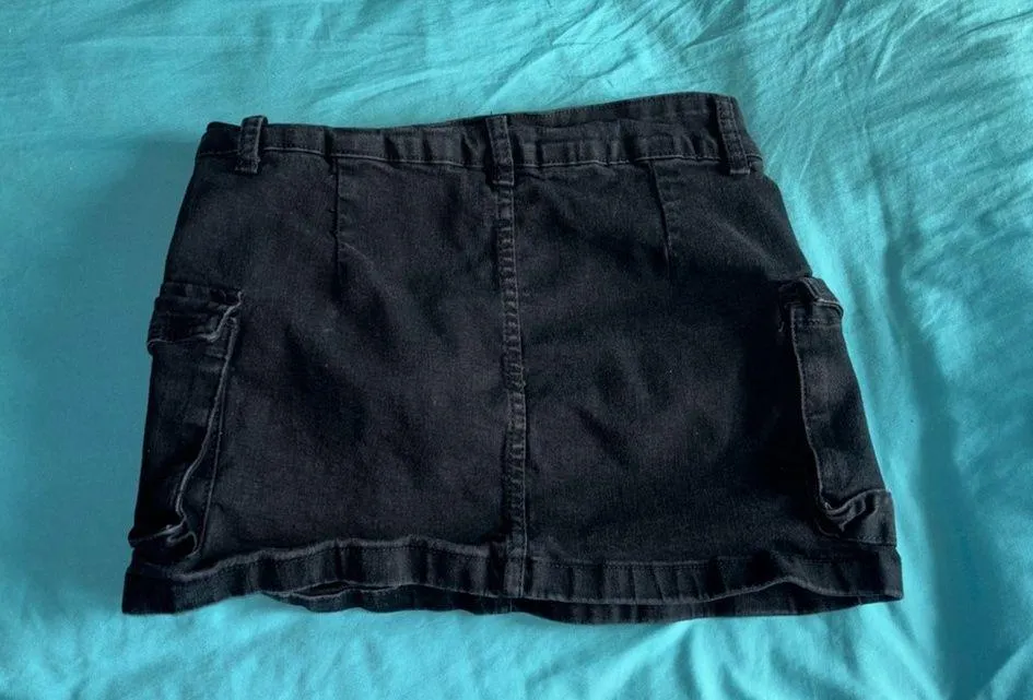 Women’s black cargo skirt Size M - Image 2