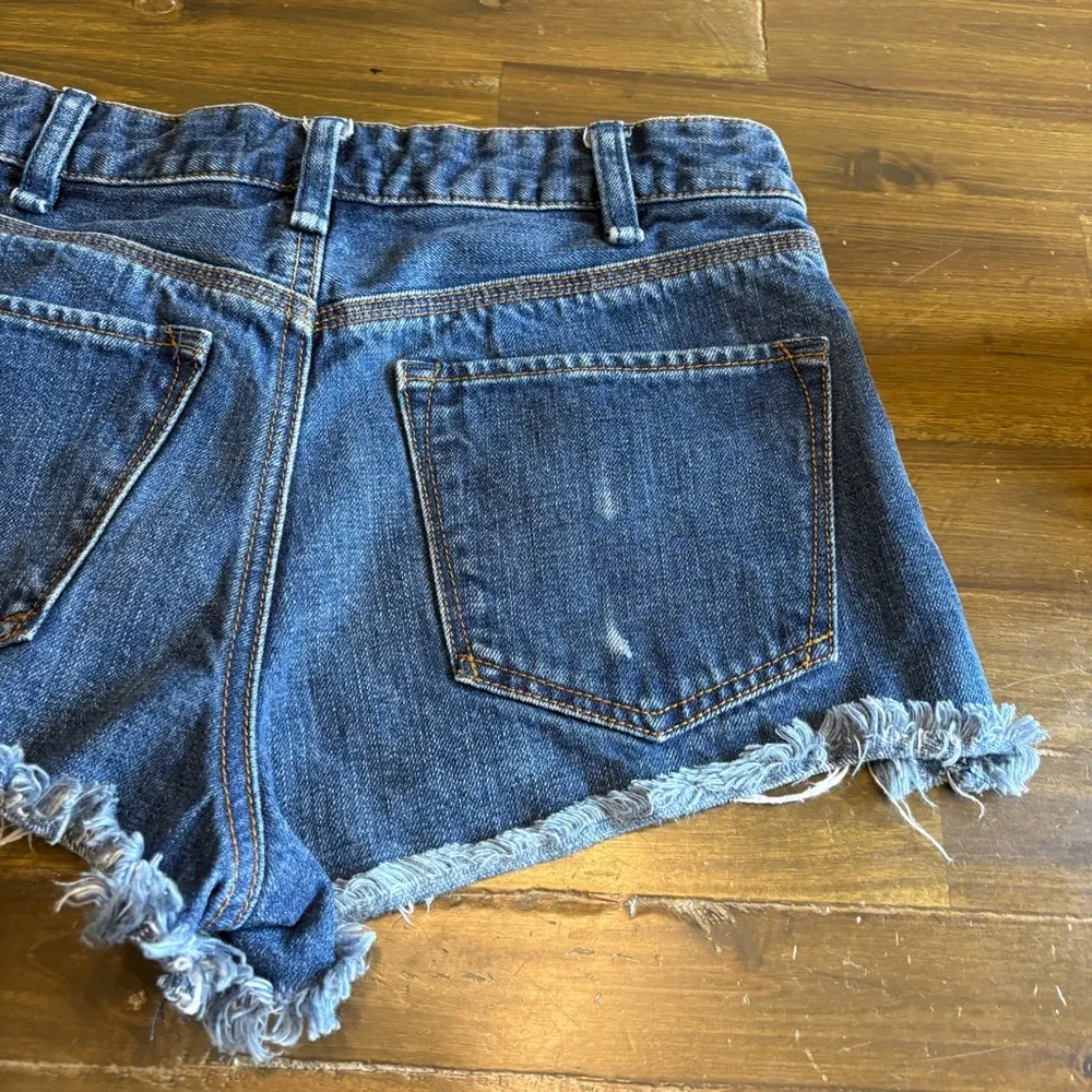 Free People Logan High Rise Cut Off Jean Shorts Distressed Button Fly Booty 26 - Image 7