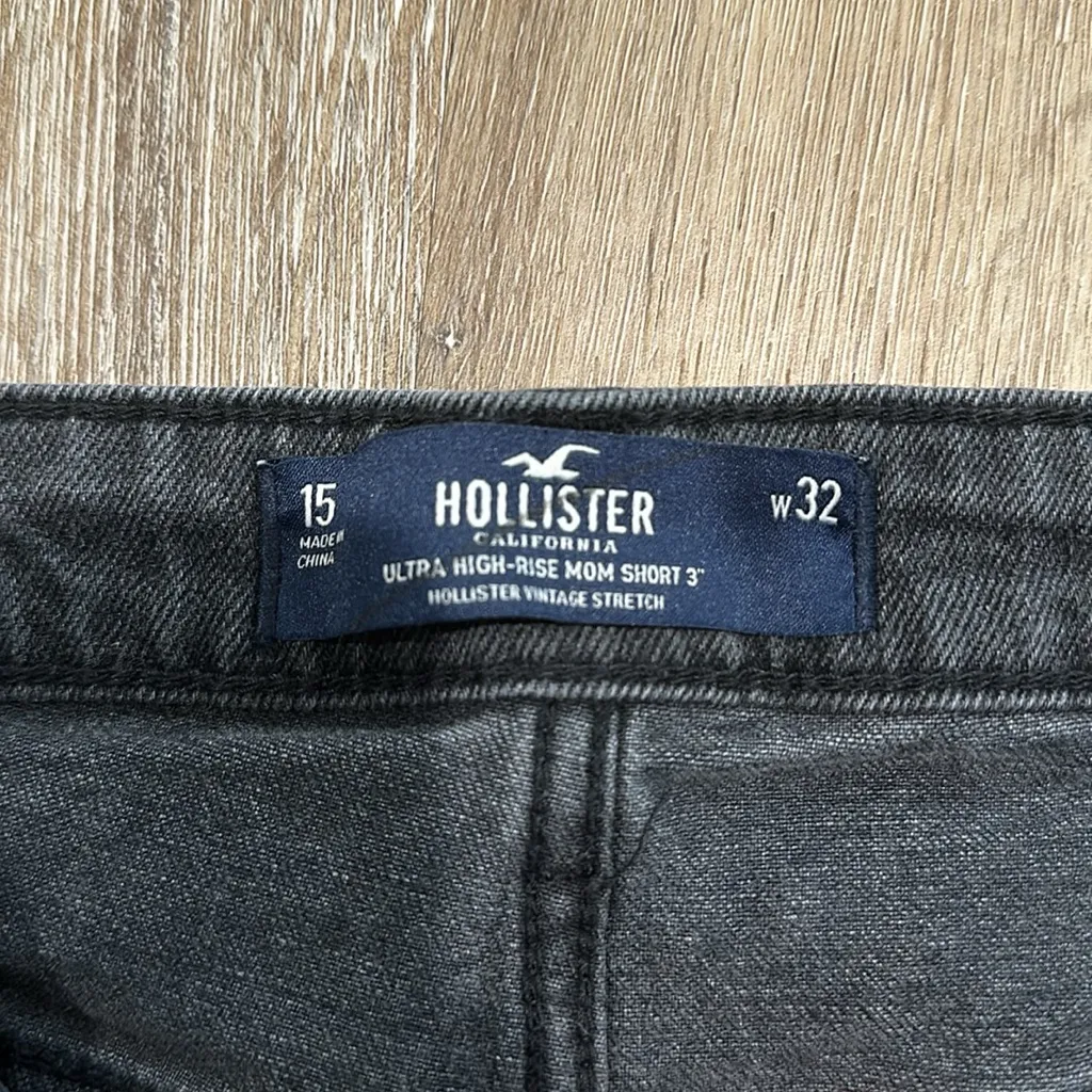 NWOT hollister ultra high rise mom short 3”. Light wash black w 32 - Image 2
