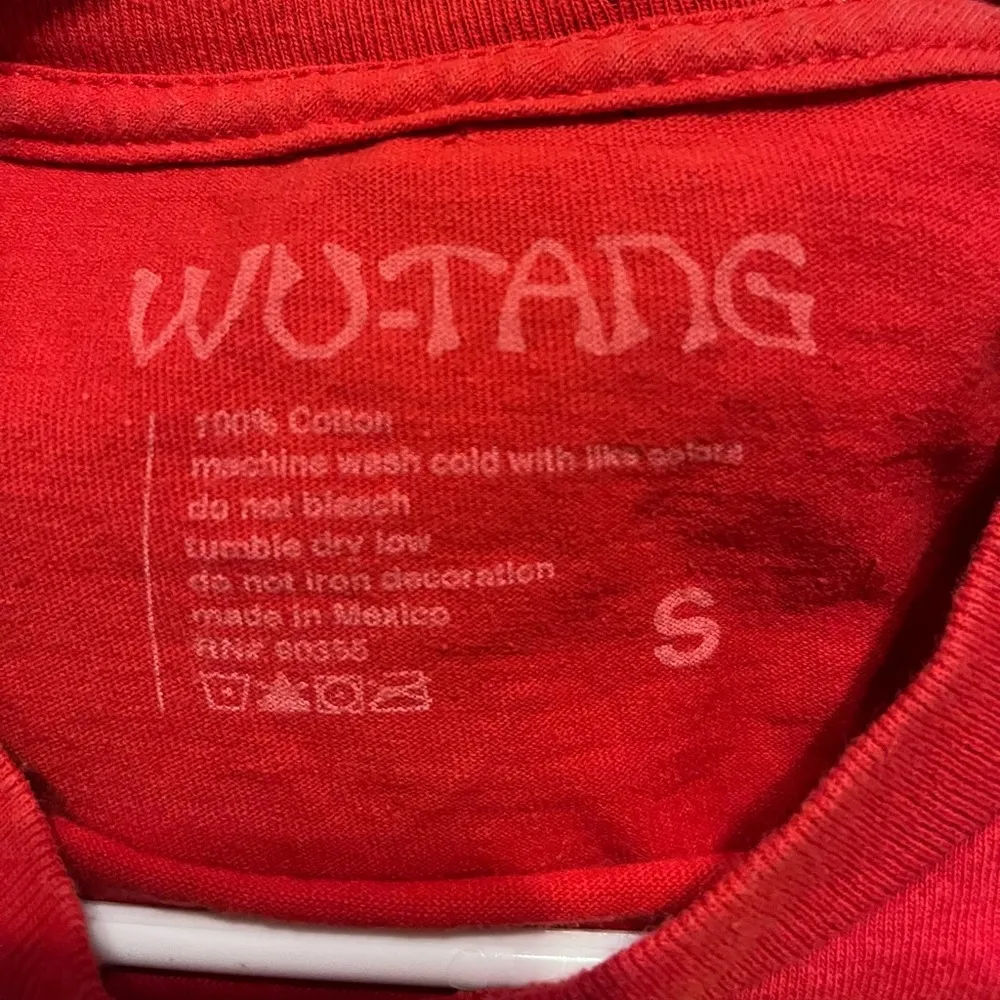 Wutang red short sleeve shirt with logo in yellow in small - Image 3
