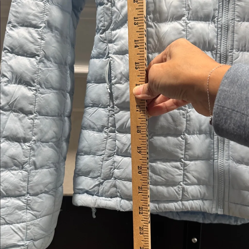 The North Face Women's XS Puffer Hooded Winter Snow Activewear Jacket - Image 9
