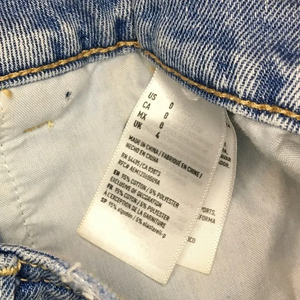 American Eagle Outfitters Light Wash Button Down Distressed Denim Skirt Size 0 - Image 4