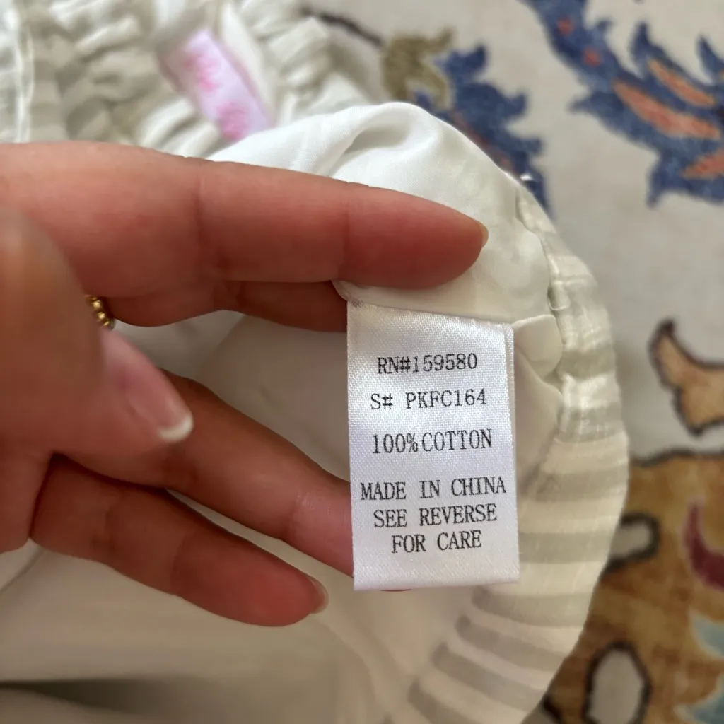 Pink Lily Women's Striped Wrap Style Gray/ Sage Striped Preppy Shorts Medium - Image 5