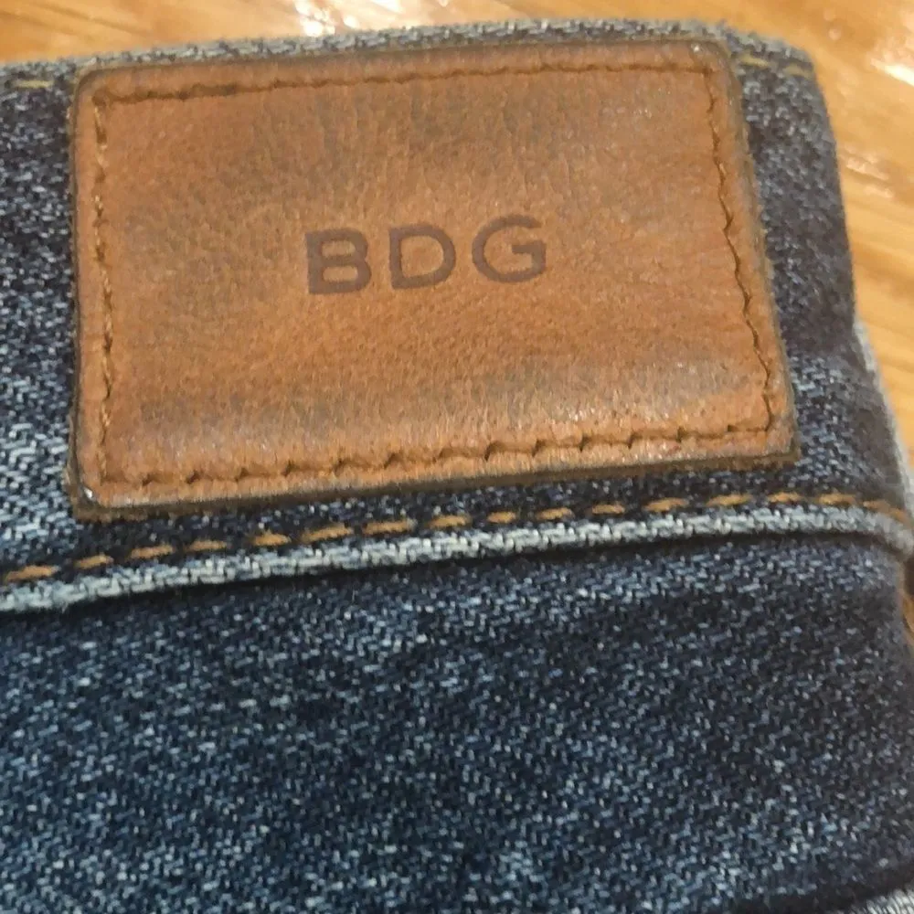 𝅺bdg distressed Tomgirl shorts size 28. - Image 7