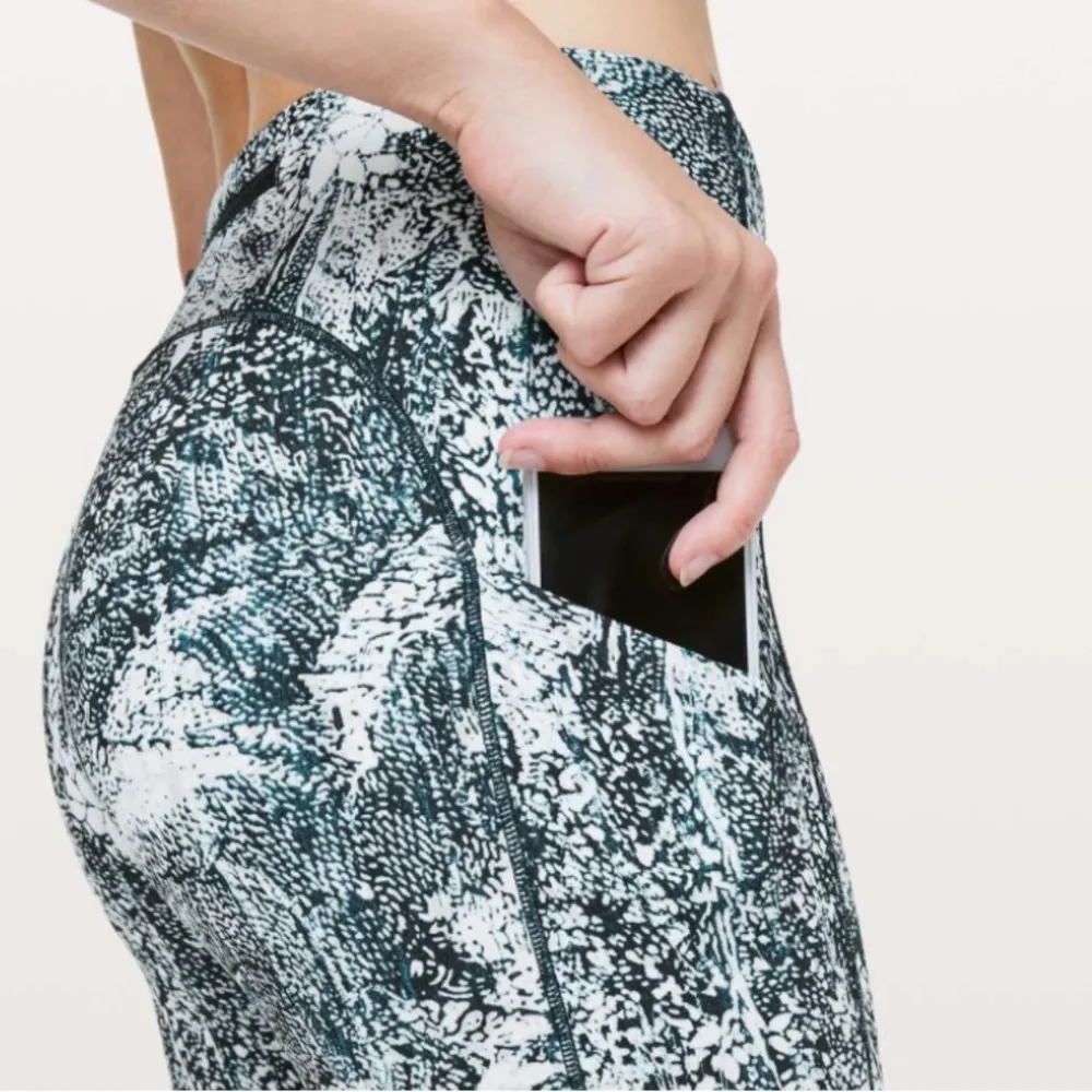 Lululemon Speed Up Tight *Full-On Luxtreme 28" in Wildwood Multi W1411 Sz 4 - Image 3