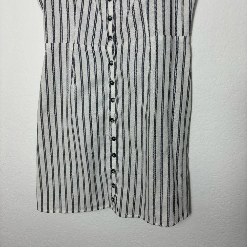 Tilly’s Ivy & Main Striped Blue and White Button Down Mini Dress size Medium - Image 10