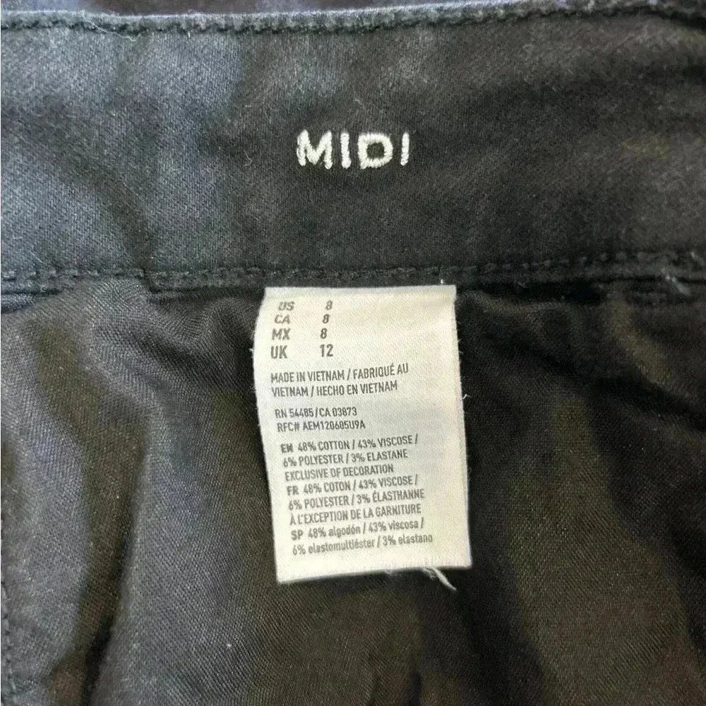 American eagle black midi shorts in size 8 - Image 4