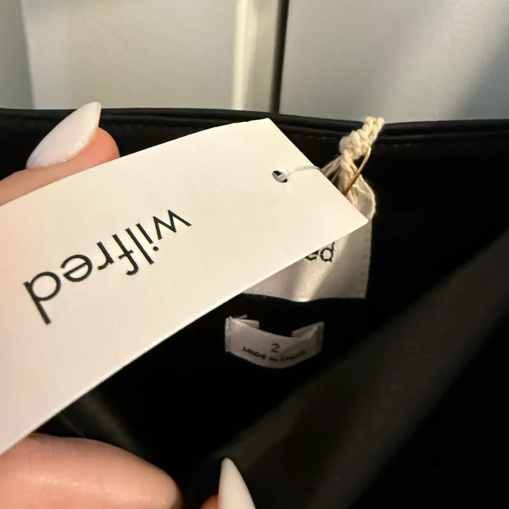 Aritzia Wilfred Shine Satin Midi Dress - Image 5