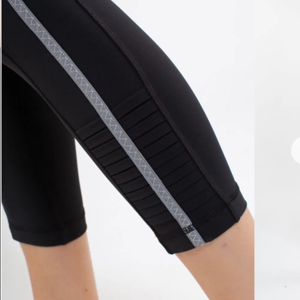 Lululemon Run: Back On Track Crop Black Size 8 - Image 3