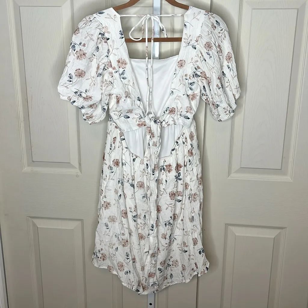 Boutique Floral dainty cut out and tie back dress M White Size M - Image 4