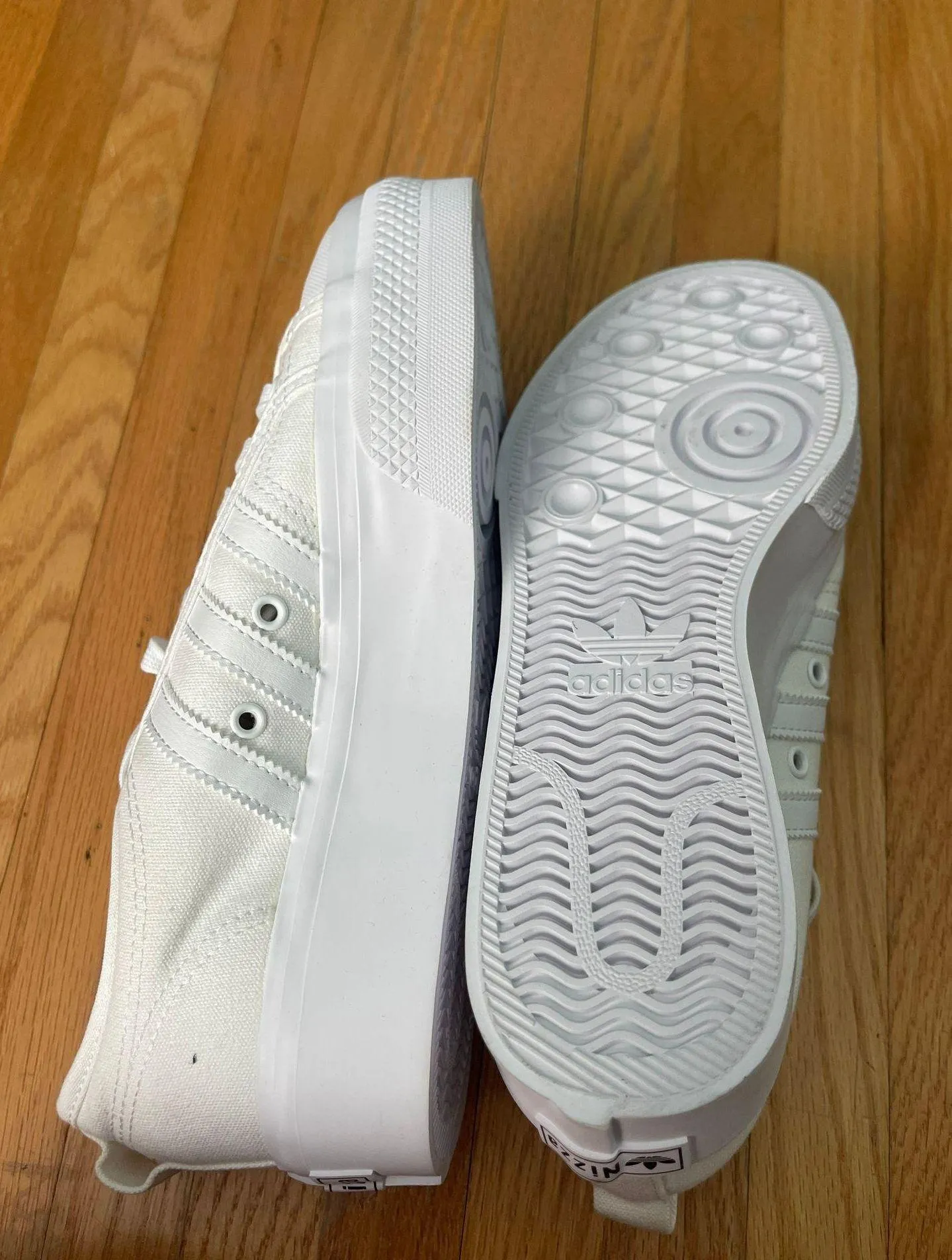 White Sneaker - Image 3