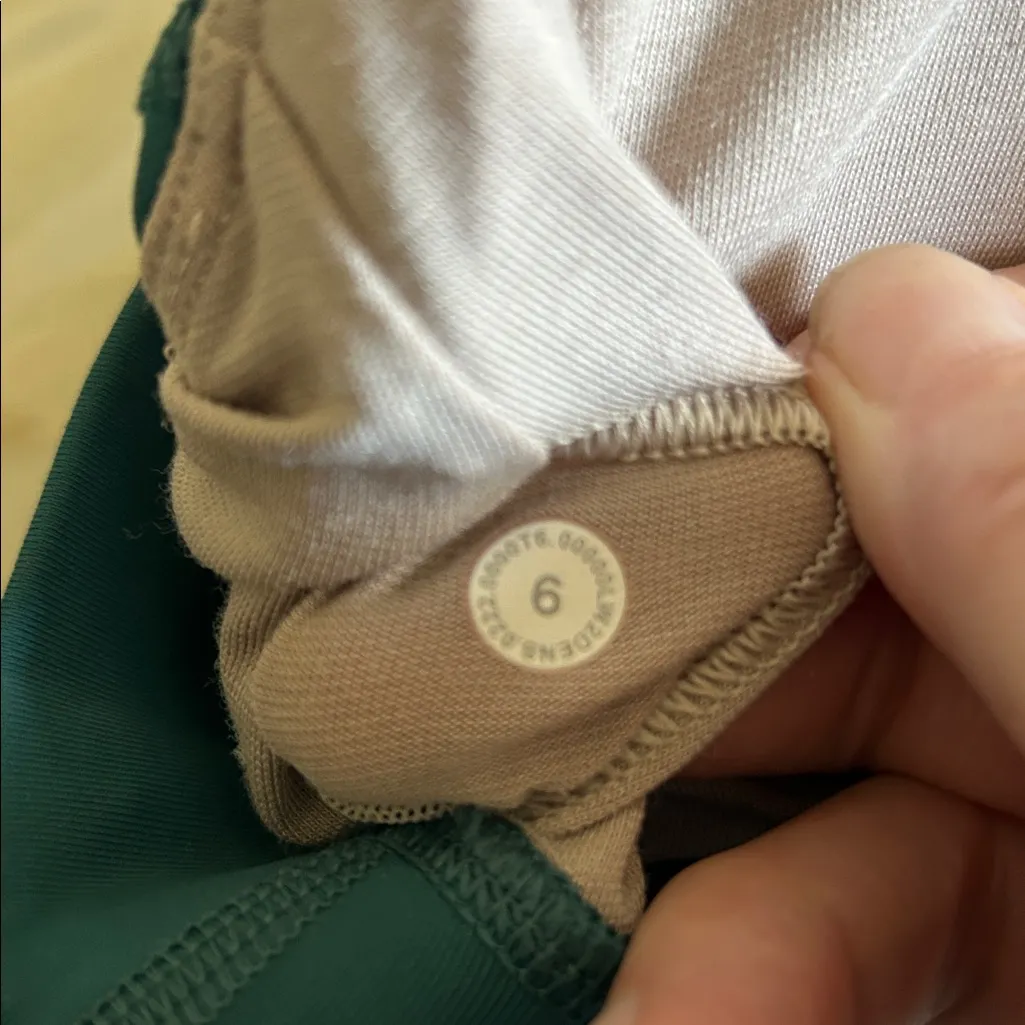 Lululemon Women Size 6‎ Energy Bra w/Removable Pads in Royal Emerald NEW - Image 7