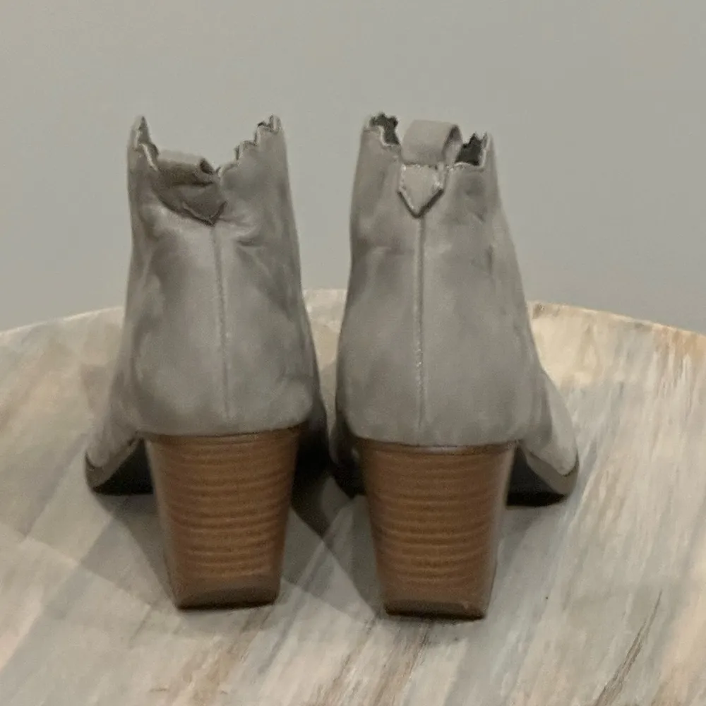 Beast Fashion Gray Suede block heel booties Size 7.5 - Image 2