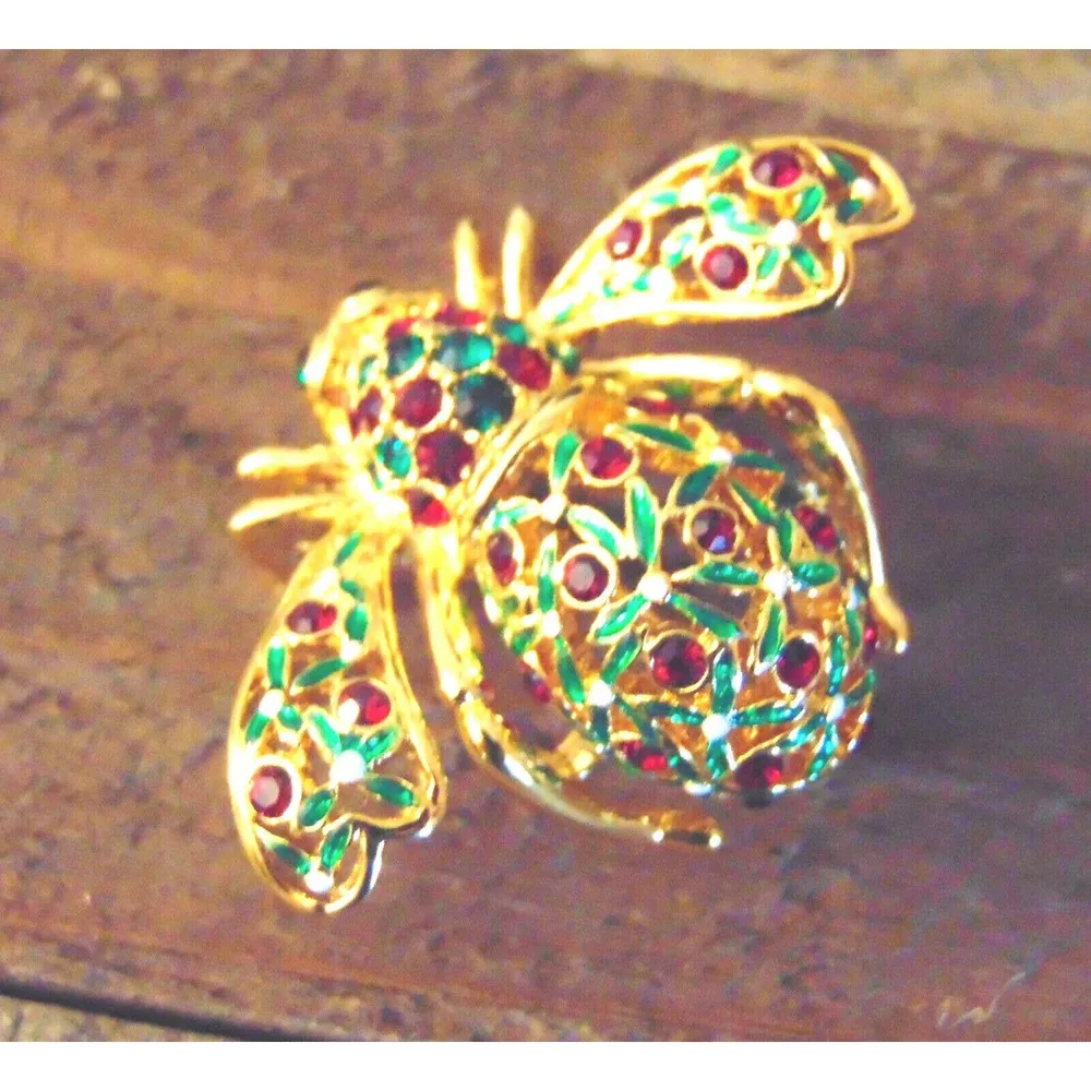 Joan Rivers HOLLY JOLLY BEE PIN BROOCH Holiday Christmas Holly Berries Green Red - Image 6