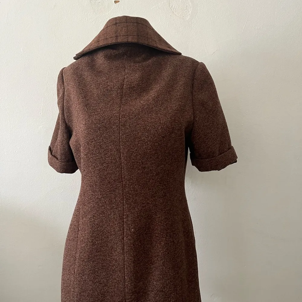 Vintage 70s British brown plaid short sleeve snap front style swinger coat Size 4 - Image 2