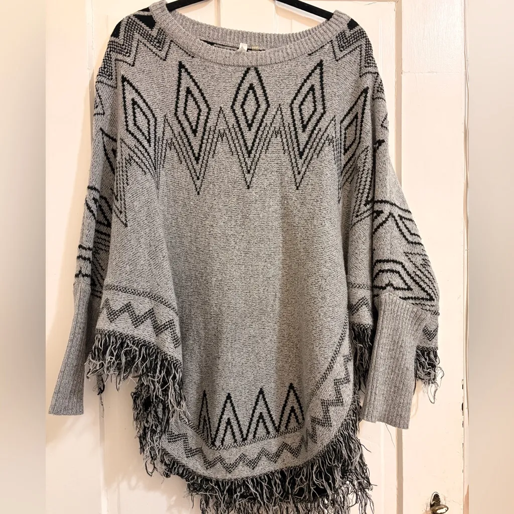 NY Collection Charcoal and Ebony Patterned Poncho - Image 2