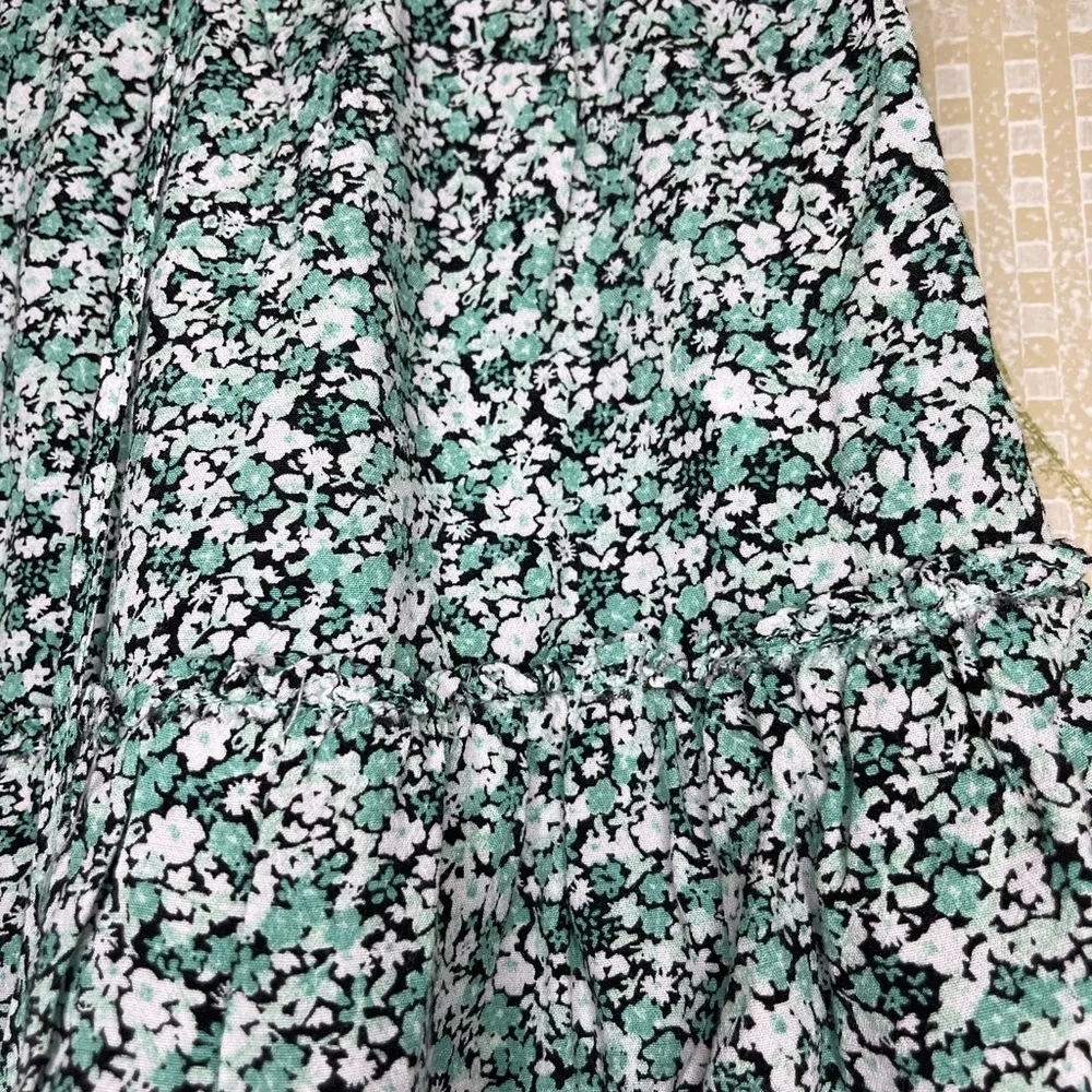 Zara ruffled mini skirt Size L green white floral pattern - Image 2