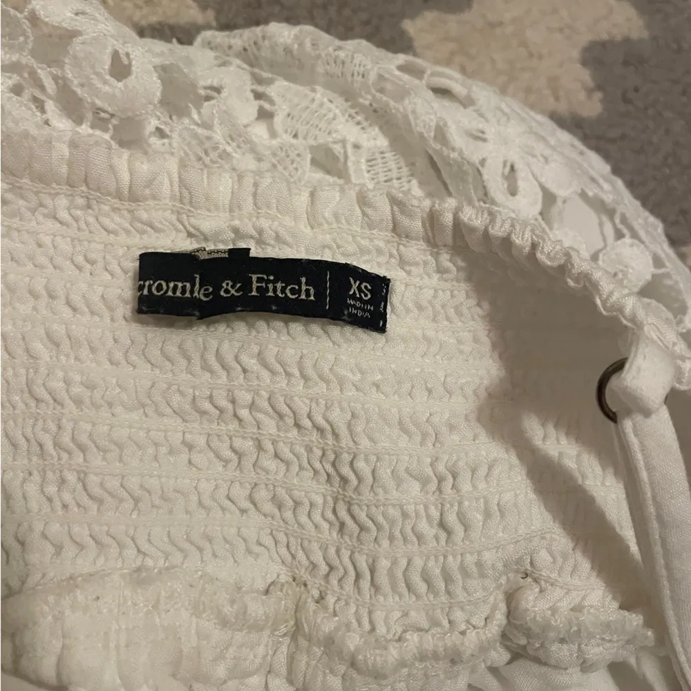 Abercrombie Finch white floral tank top - Image 3